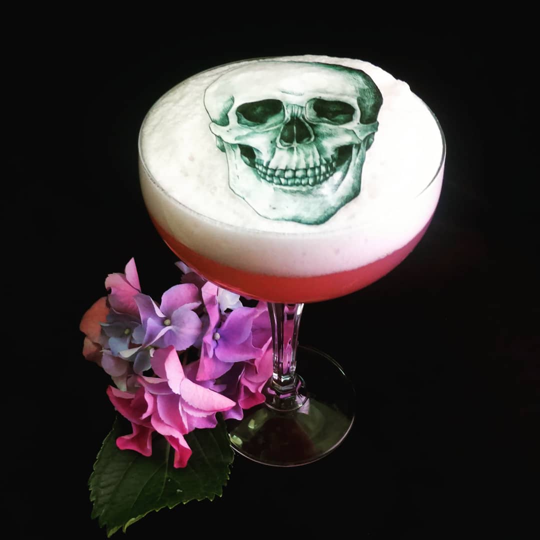 Skull edible art for drinks